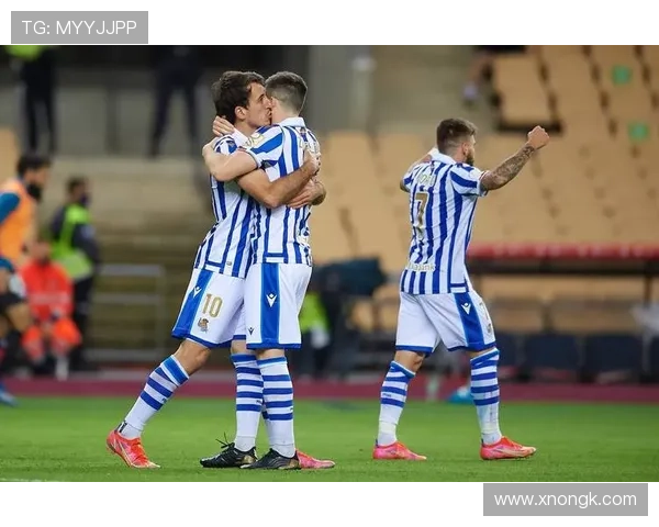 皇家社会俱乐部签约新援全力备战新赛季期待重返欧洲赛场 皇家社会俱乐部签约新援全力备战新赛季期待重返欧洲赛场