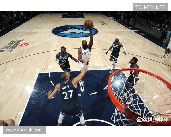 聚焦NBA赛场最新动态解析球队竞争格局走势与明星表现亮点全面